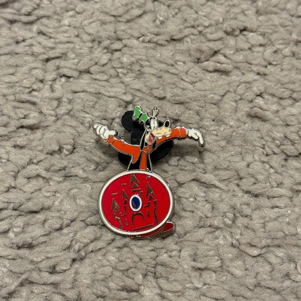 2003 Disney Goofy Pin with Red and Black Accents